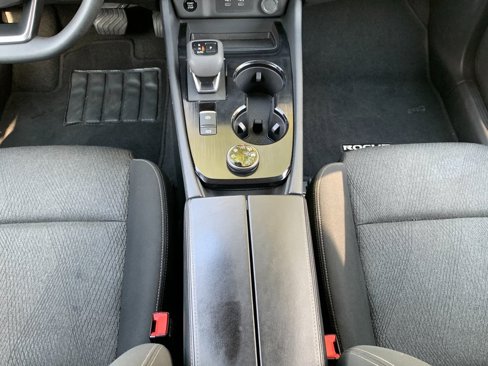 Used 2024 Nissan Rogue SV image 19