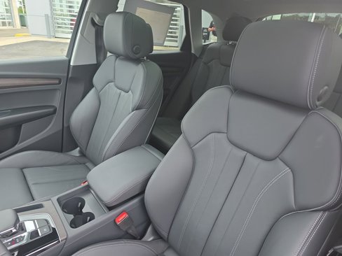 Certified 2025 Audi Q5 2.0T Premium image 11