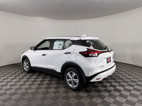New 2024 Nissan Kicks S image 12