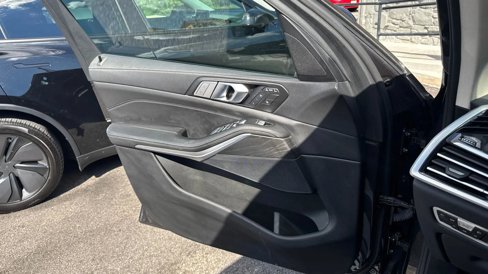Used 2022 BMW X7 xDrive40i w/ Premium Package image 34