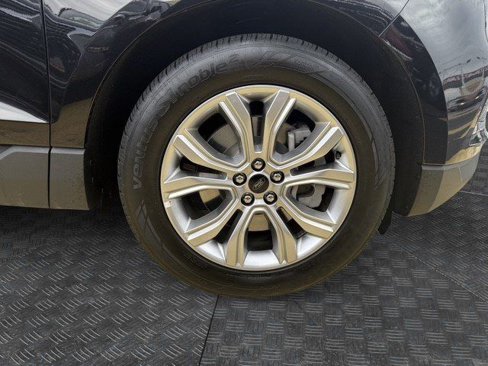 Used 2024 Ford Edge Titanium image 9