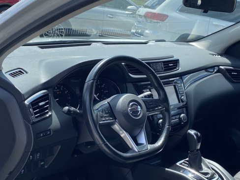 Used 2017 Nissan Rogue Sport SV w/ SV Premium Package image 11