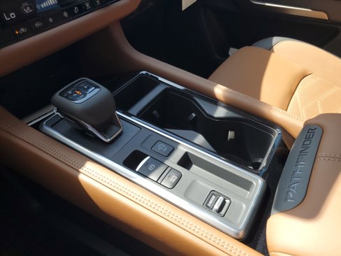 New 2025 Nissan Pathfinder Platinum image 10