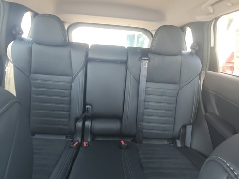 New 2025 Mitsubishi Outlander SE image 32