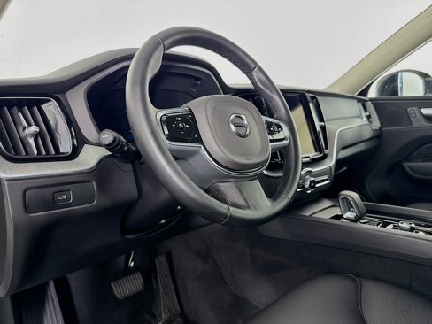 Used 2025 Volvo XC60 B5 Plus image 22