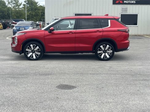 New 2025 Mitsubishi Outlander SE image 2