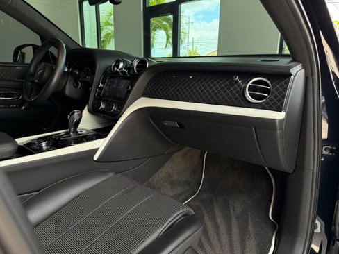 Used 2020 Bentley Bentayga Design Series image 34