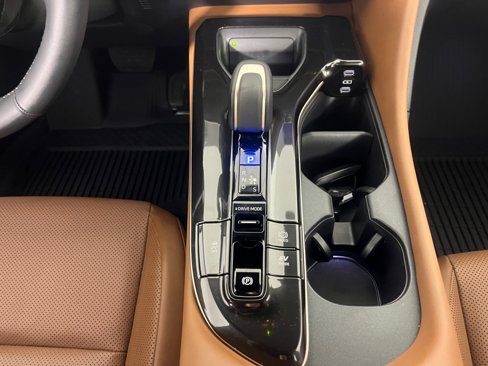 Certified 2025 Toyota Crown Signia image 21