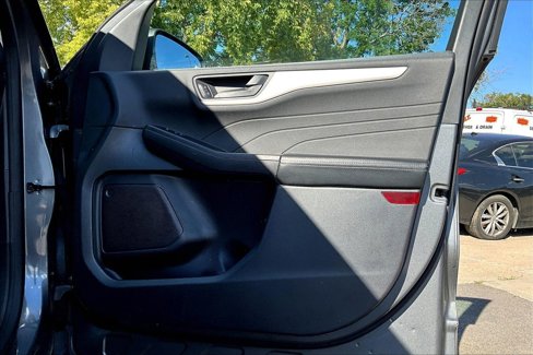 Used 2022 Ford Escape SE w/ SE Sport Appearance Package image 22