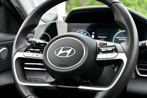 Used 2024 Hyundai Elantra Limited image 10