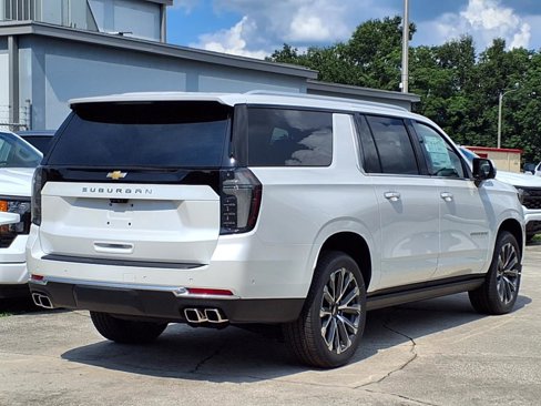 New 2025 Chevrolet Suburban High Country image 4