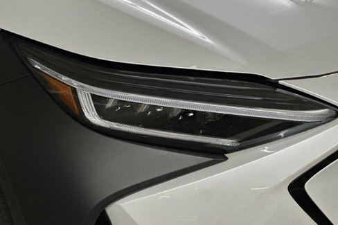 New 2025 Subaru Solterra Limited image 32