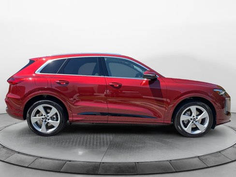 New 2025 Audi Q5 Prestige image 8
