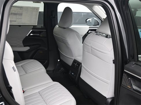 New 2025 Mitsubishi Outlander SEL image 19
