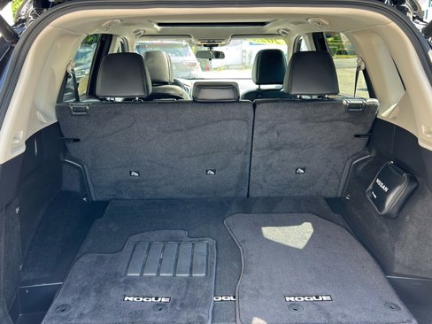 Used 2023 Nissan Rogue SV w/ SV Premium B Package image 15
