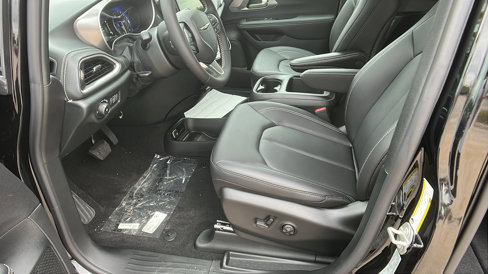 New 2026 Chrysler Pacifica Select image 17