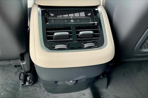 New 2026 Volvo XC90 B6 Plus w/ Protection Package Premier image 16