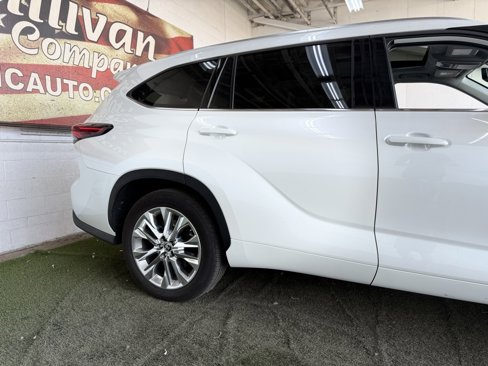 Used 2024 Toyota Highlander Limited image 5