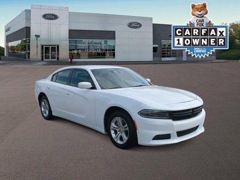 Used 2022 Dodge Charger SXT image 2