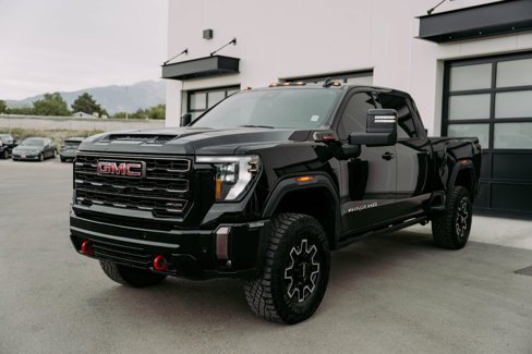 Used 2024 GMC Sierra 2500 AT4X image 3