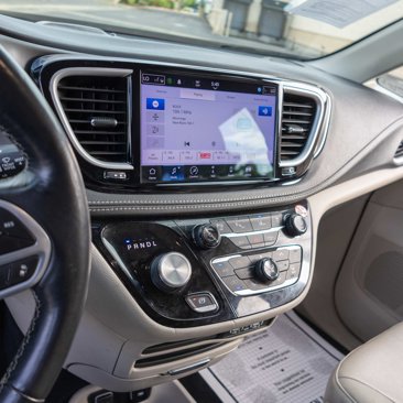 Used 2021 Chrysler Pacifica Touring-L image 14