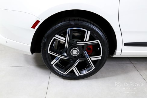 New 2025 Rolls-Royce Cullinan Black Badge image 40