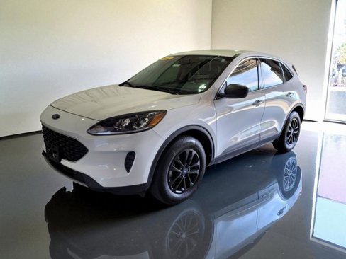 Used 2022 Ford Escape SE image 2