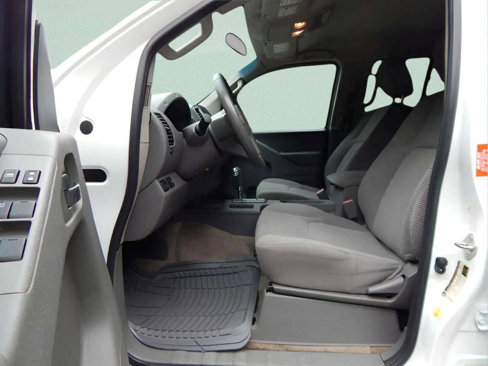 Used 2016 Nissan Frontier SV image 14