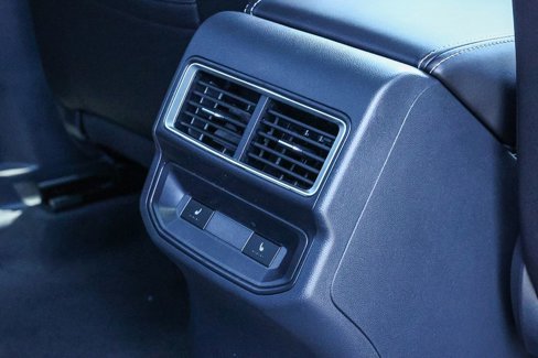 New 2025 Volkswagen Atlas Cross Sport SEL Premium R-Line image 28