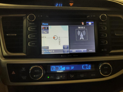 Used 2019 Toyota Highlander XLE image 25