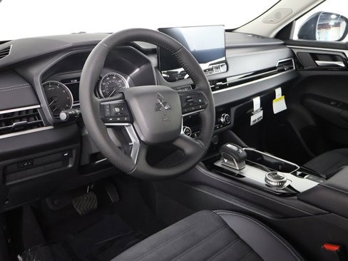 New 2025 Mitsubishi Outlander SE image 27