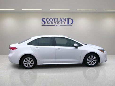 Used 2025 Toyota Corolla LE image 5