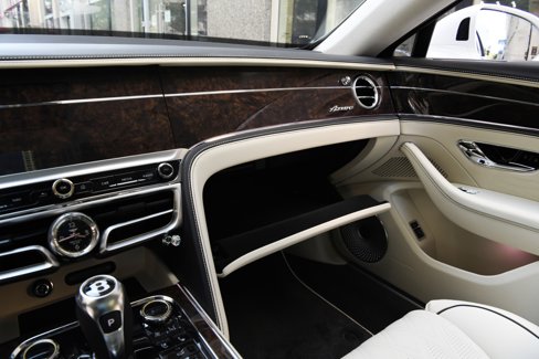 New 2026 Bentley Flying Spur Azure image 21