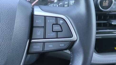 Used 2024 Toyota Highlander XLE image 26