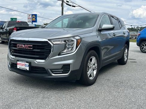 Used 2024 GMC Terrain SLE image 4