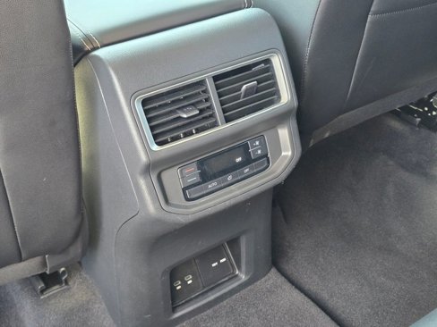 Used 2024 Volkswagen Atlas SE image 21