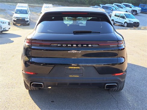Used 2024 Porsche Cayenne image 4