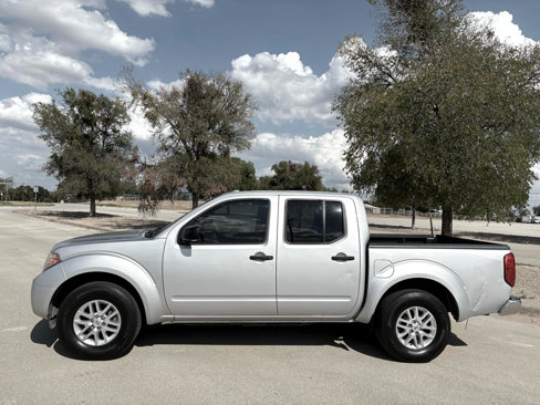 Used 2016 Nissan Frontier SV image 2