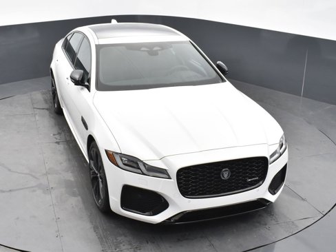 Used 2024 Jaguar XF R-Dynamic SE image 34