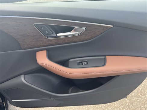Certified 2025 Audi Q8 Premium Plus image 33