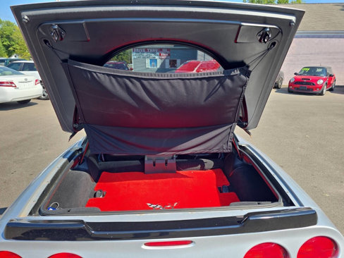 Used 2002 Chevrolet Corvette Coupe w/ Preferred Equipment Group2 image 8