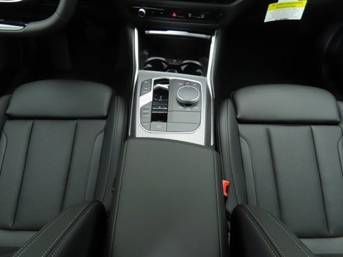 Used 2025 BMW 330i Sedan w/ Convenience Package image 17