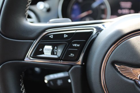 Used 2018 Bentley Bentayga image 59