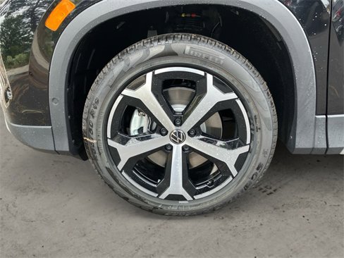 New 2025 Volkswagen Tiguan SE image 14