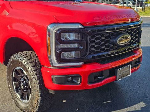 Used 2025 Ford F250 Lariat w/ Tremor Off-Road Package image 3