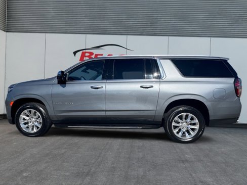 Used 2021 Chevrolet Suburban Premier w/ Premium Package image 11
