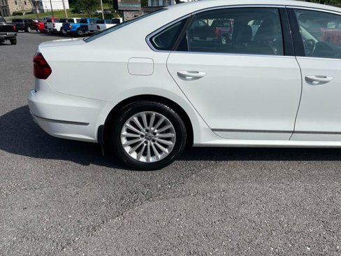Used 2016 Volkswagen Passat 1.8T SE w/ Lighting Package (P06) image 8