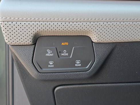 New 2025 Volkswagen Atlas Peak Edition SE image 30