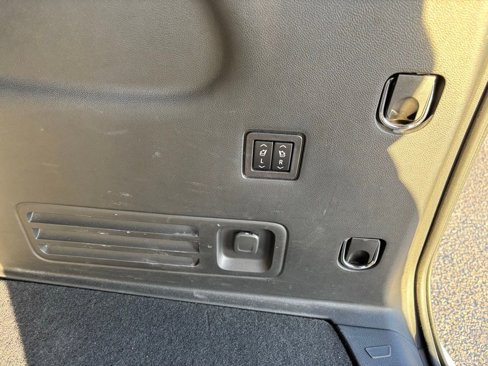 Used 2022 Chevrolet Traverse High Country image 33