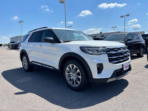 New 2025 Ford Explorer Active w/ Active Comfort Package image 2